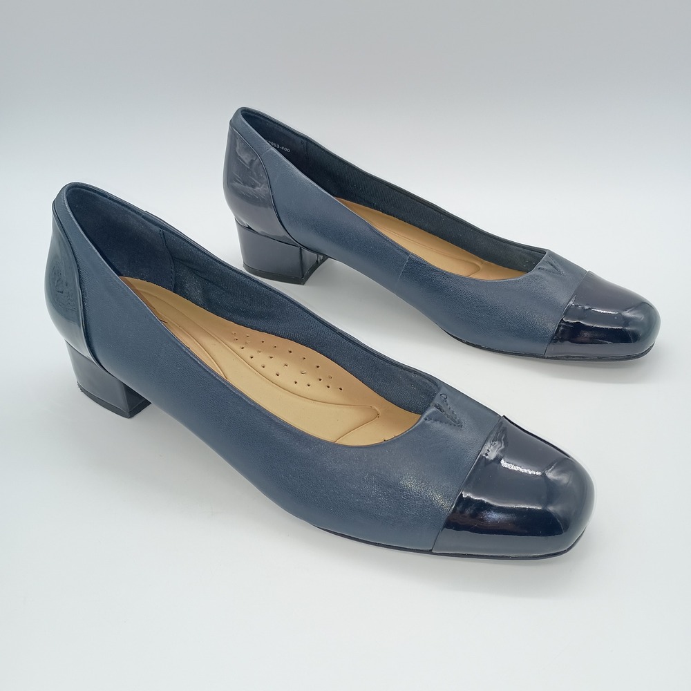 Trotters Navy Blue Leather Patent Cap Toe Block Heel Pumps 9.5N Narrow T2053-400